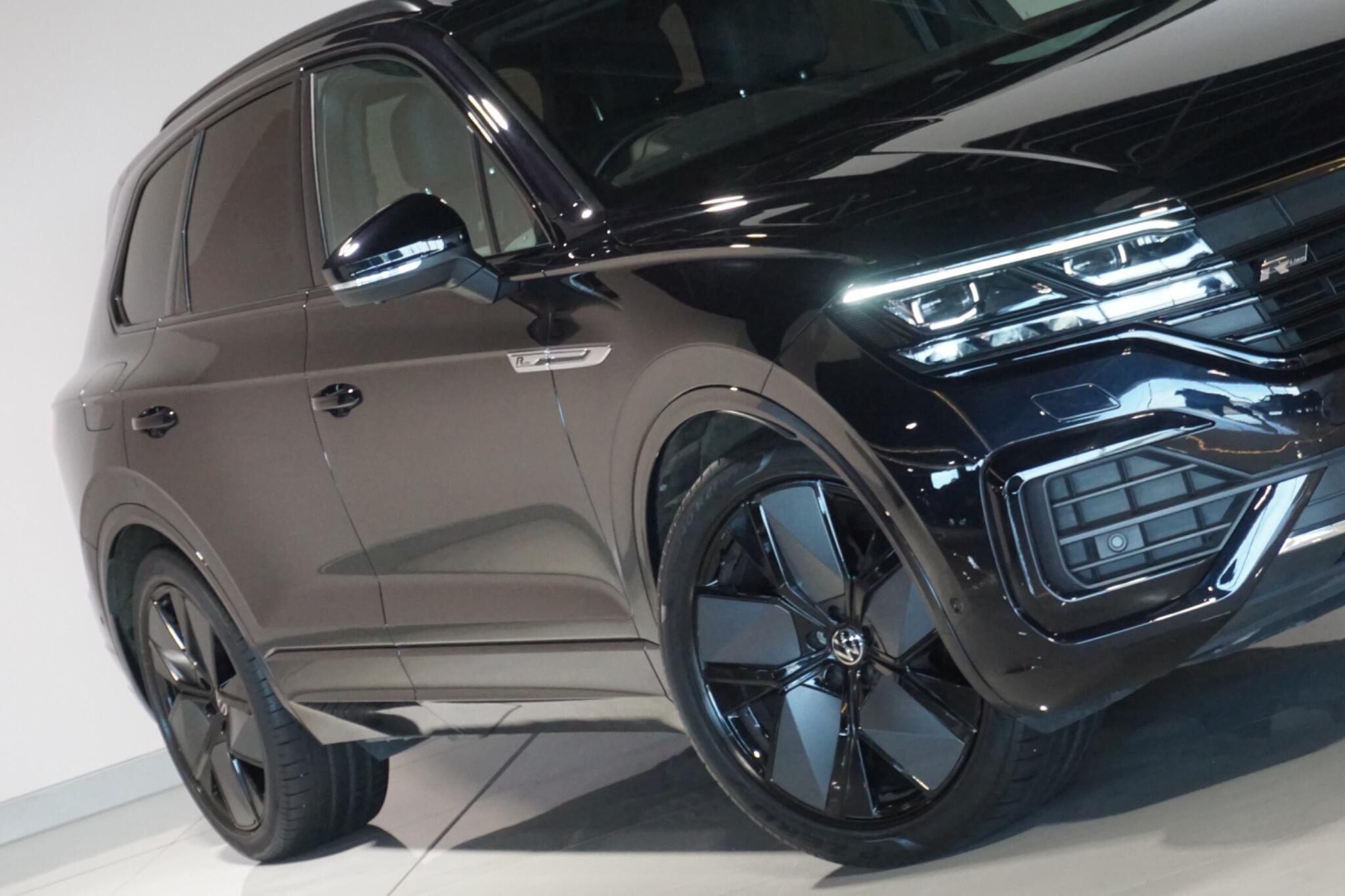 Volkswagen Touareg 3.0 TDI V6 Black Edition SUV 5dr Diesel Tiptronic 4Motion Euro 6 (s/s) (286 ps)